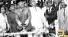 Foto Presiden Sukarno saat Meresmikan Pembangunan Jembatan Sungai Musi (Jembatan Ampera) ditandai dengan Pemancangan Tiang Pertama Jembatan. Palembang, 10 April 1962. Sumber : ANRI. Kempen 620410 DD 10