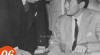 Foto Sultan Hamid II sedang berbicara dengan Sekretaris Jenderal KMB, Mr. Prinsen, dalam rapat Komisi Pusat KMB di Den Haag, 6 September 1949